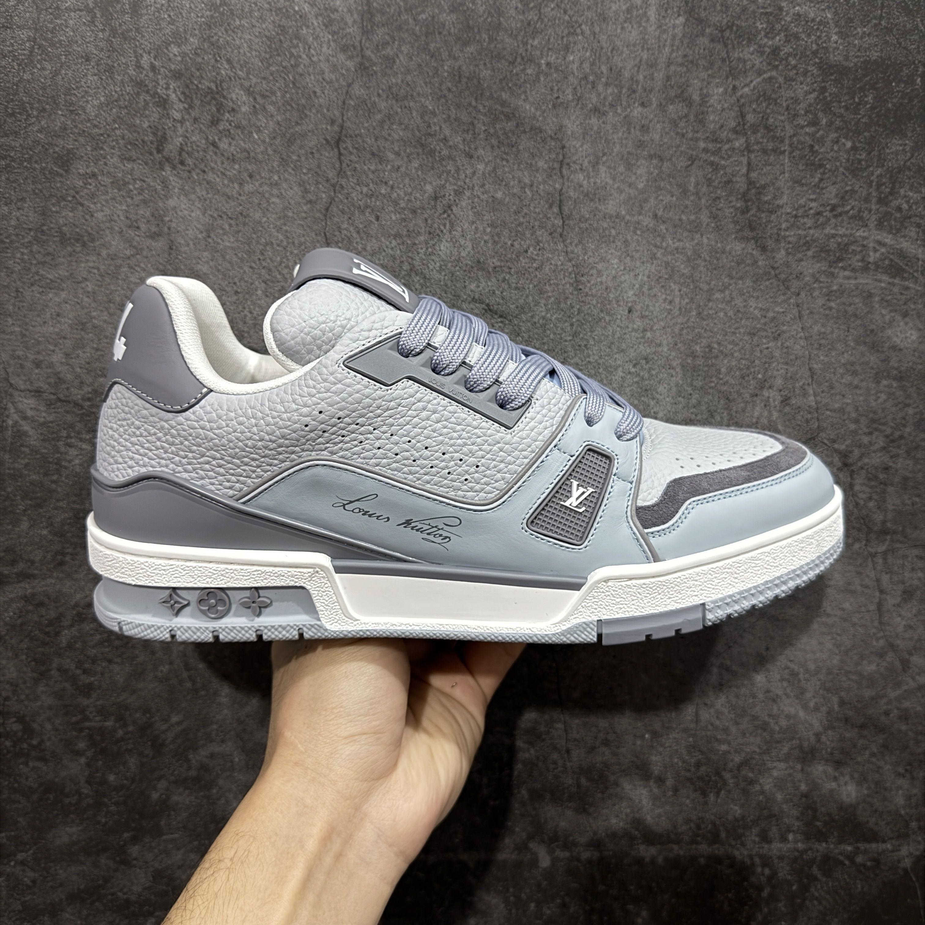 被问爆的Louis Vuitton Trainer灰白配色,高级感拉满